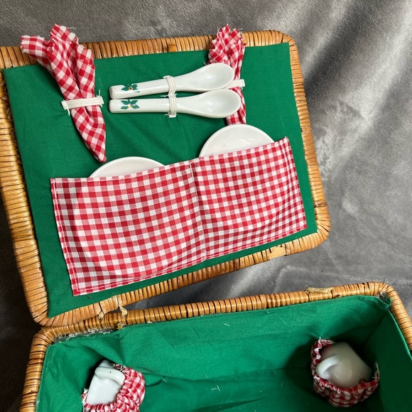 Miniature Wicker basket with Porcelain Tea Set Christmas Tree Teddy Bear Print - Picture 7 of 8